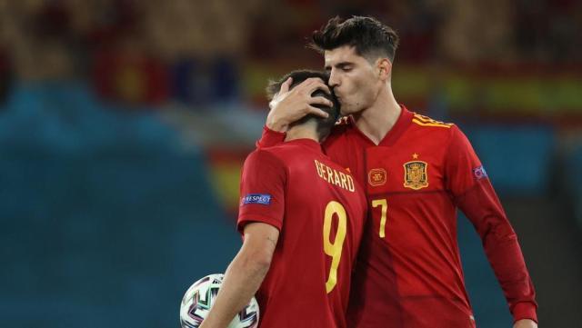 黄金甲体育官网-梁宏业:恩里克换下前锋求进球,真是活久见