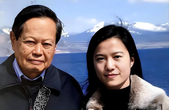 黄金甲体育官方网站-卷巨额遗产出逃英国，给杨振宁戴绿帽子，翁帆身上的谣言有多离谱